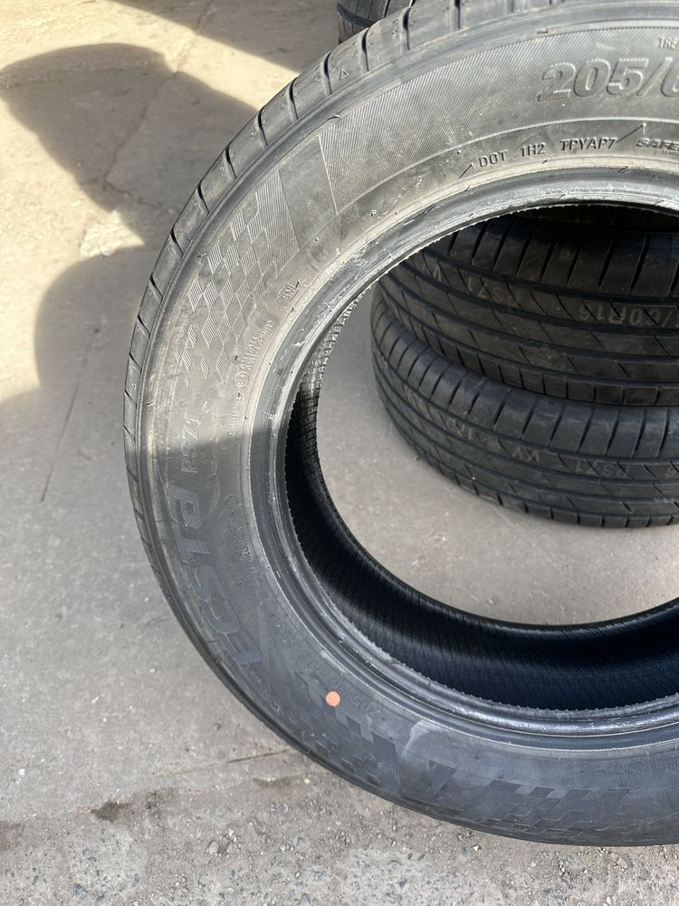 205/60R16 92V Kumho Ecsta PS71