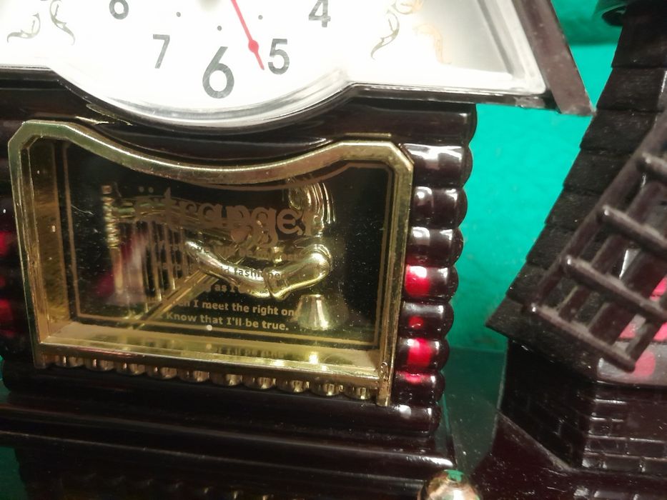 Часы настольные в рабочем состоянии