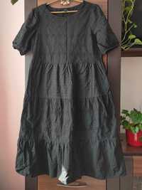 Czarna ażurowa sukienka z falbanką New Look Petite M przewiewna