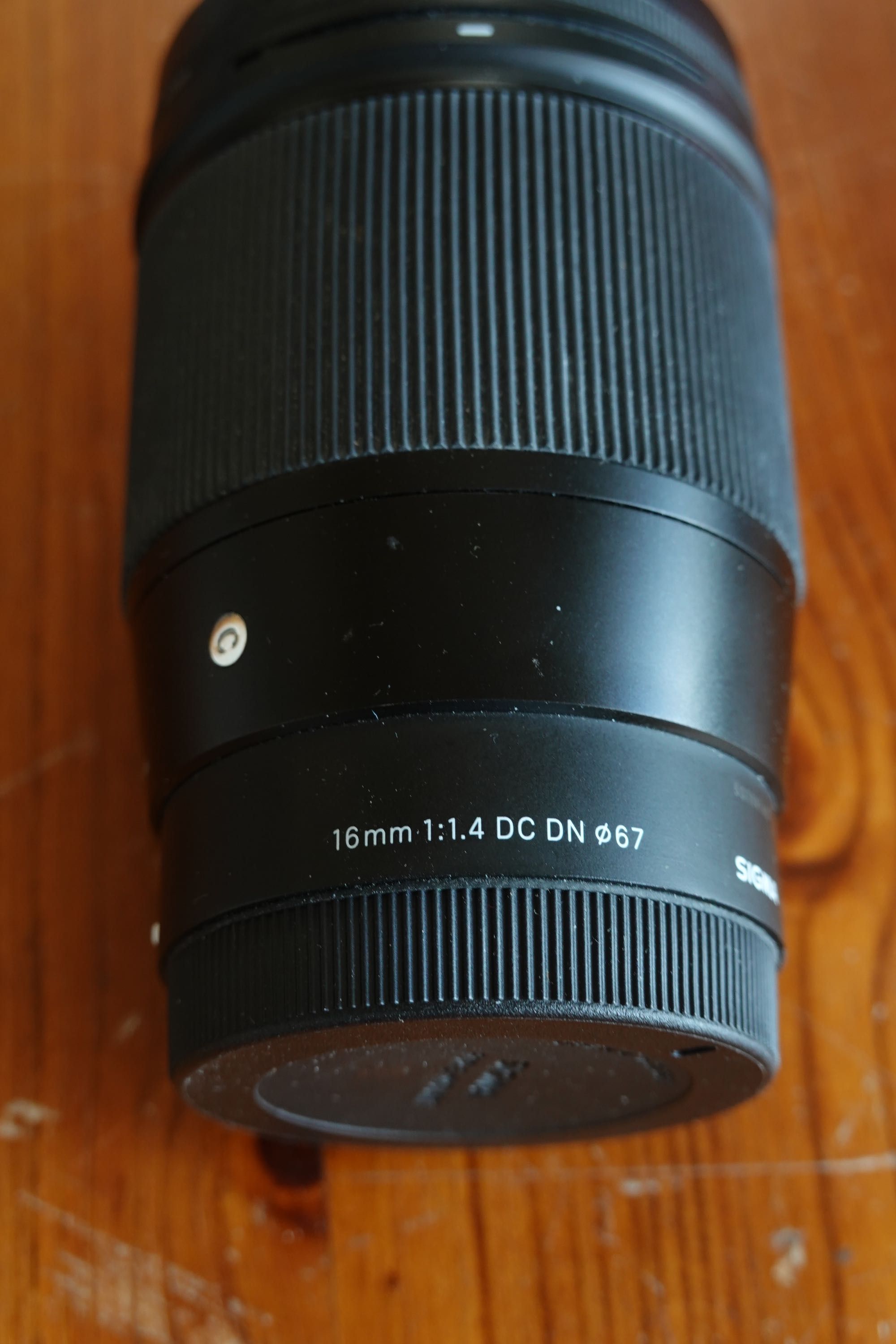 Обєктив Sigma AF 16mm f/1,4 DC DN C (Sony-E)