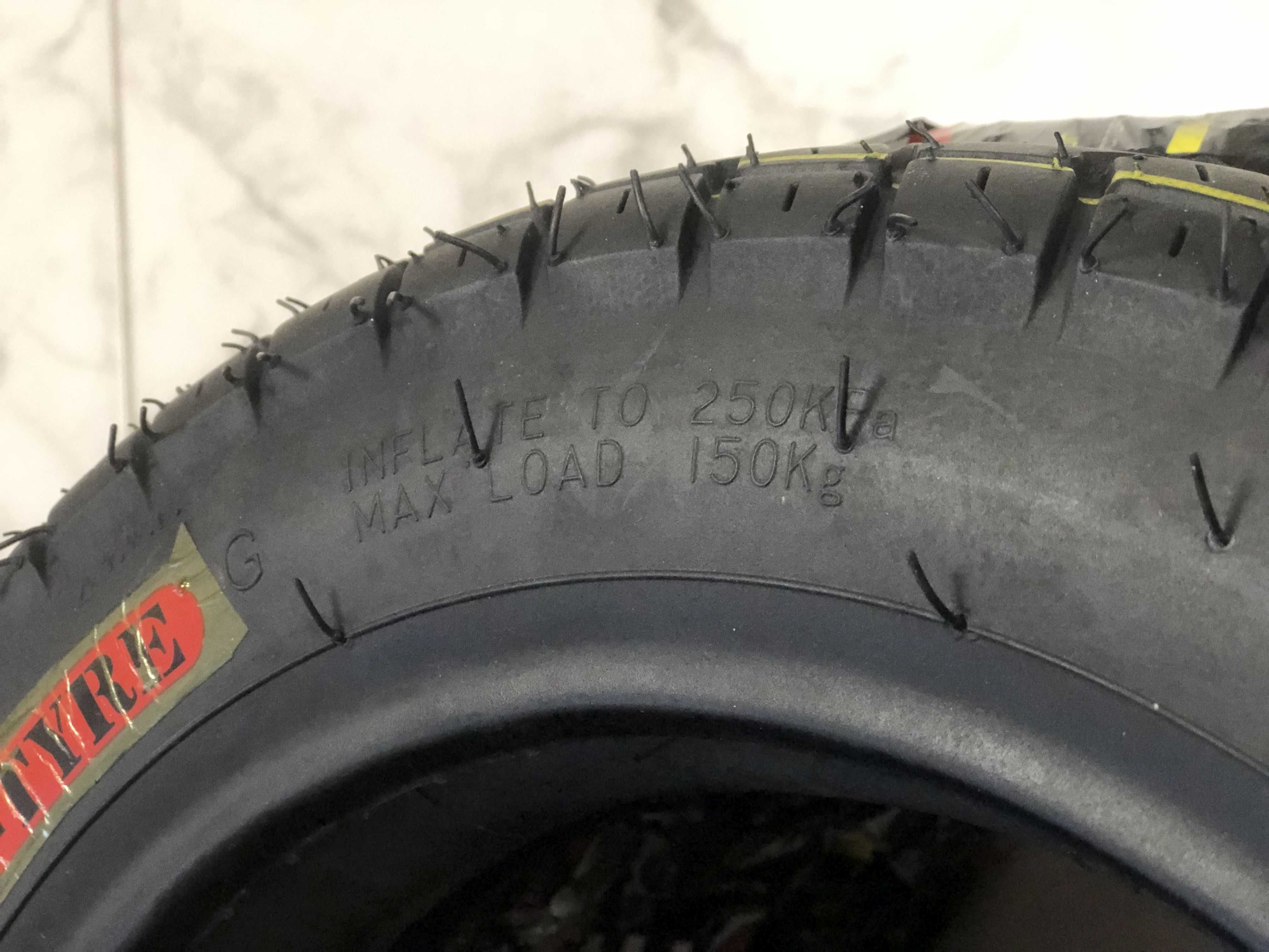 Шина 3.00-10 з камерою на скутер зубата Тайвань SC-TYRE