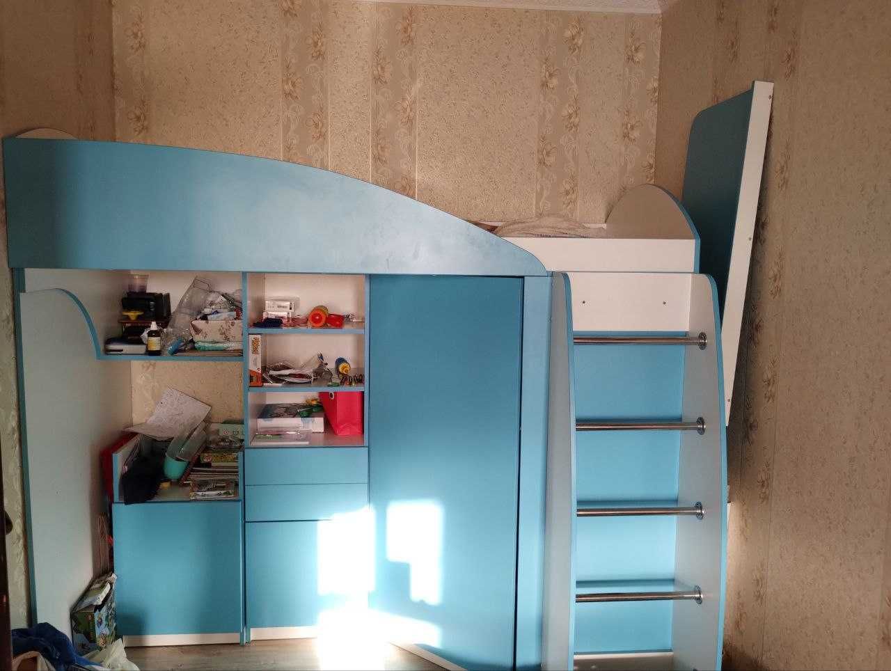 Ліжко горище(з матрасом) з робочим столом, шафою та тумбочками