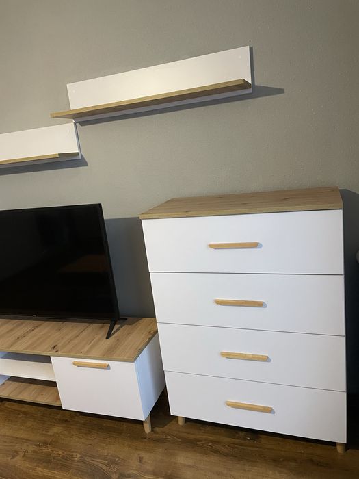 Zestaw mebli salon +szafa przesuwna z lustrem + pufy