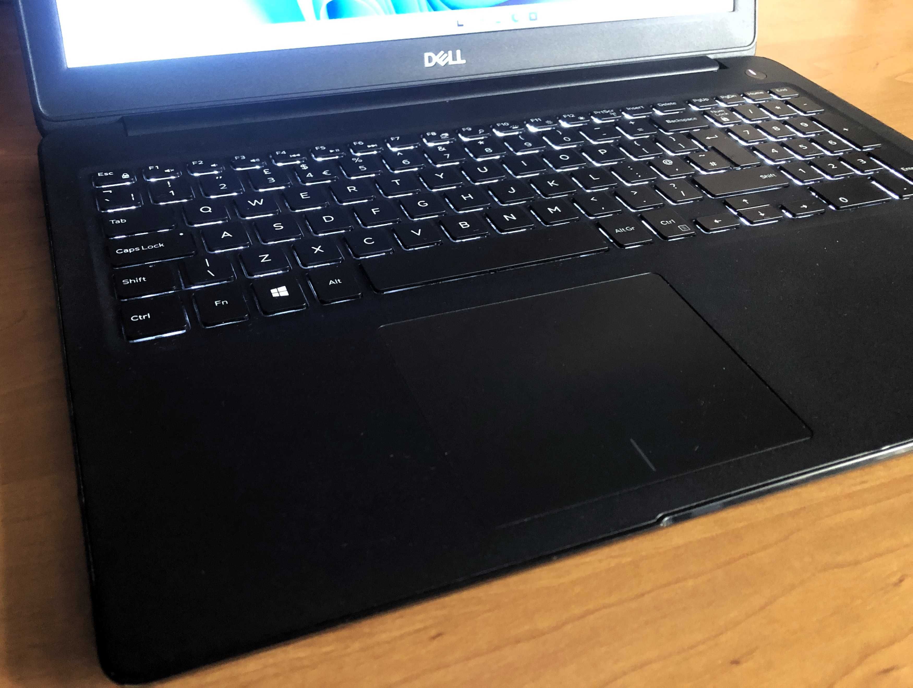 Laptop DELL 3500 15,6" Intel® Core™ i7-8th 16GB 256GB SSD USB-C Win11