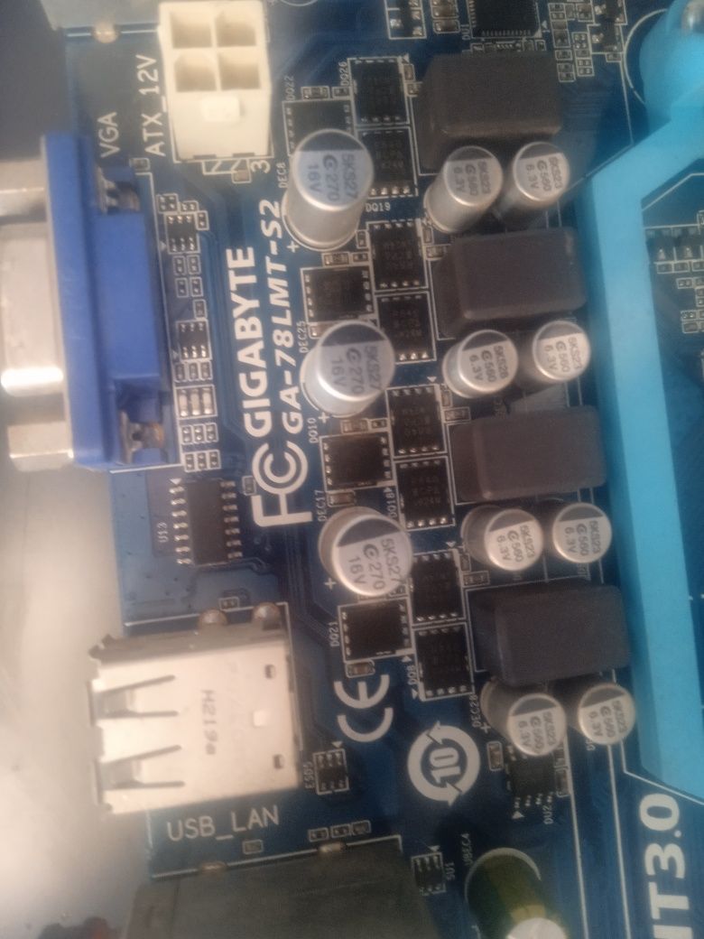 AMD FX-6100 (6 ядер, 3.3–3.9 ГГц) разом з материнською платою Gigabyte