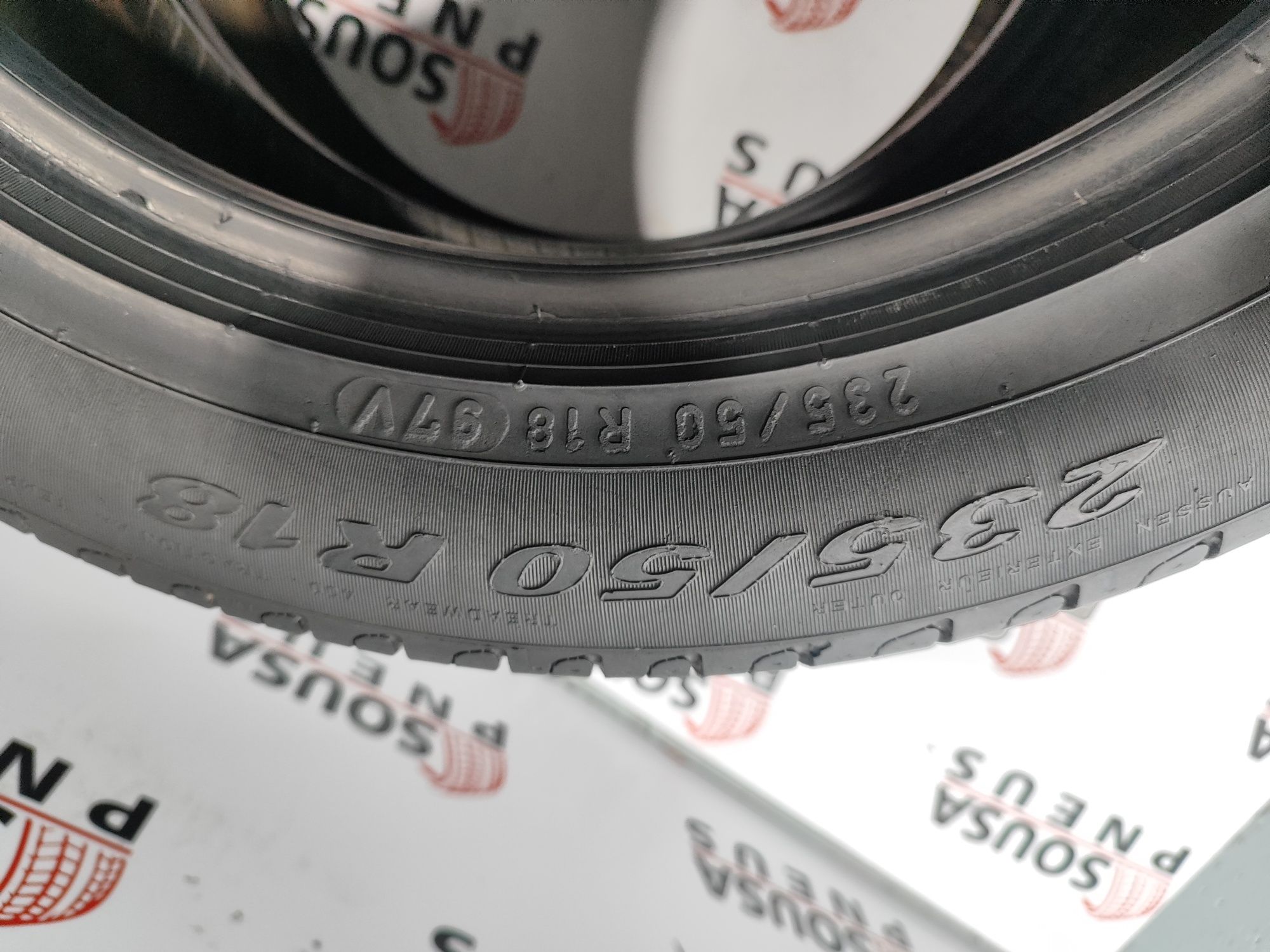 150 Euros 2 pneus 235-50R18 97v Pirelli - Oferta dos Portes