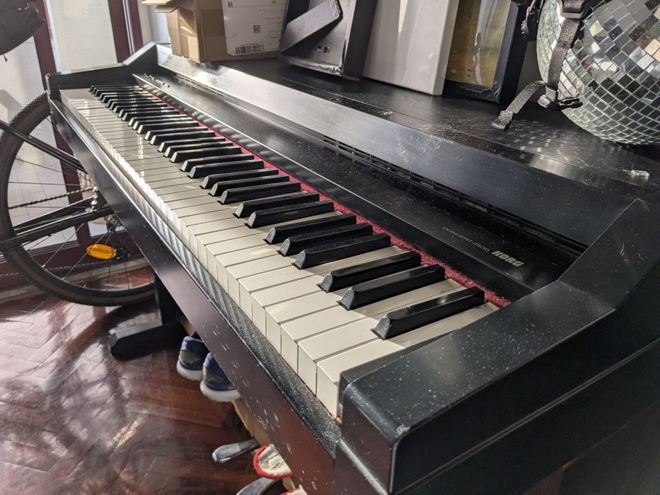 Piano digital Korg Concert 2500