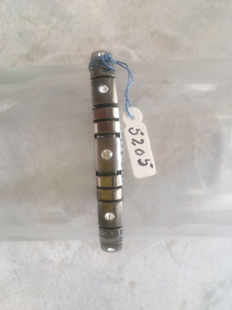 Varias pulseiras novas