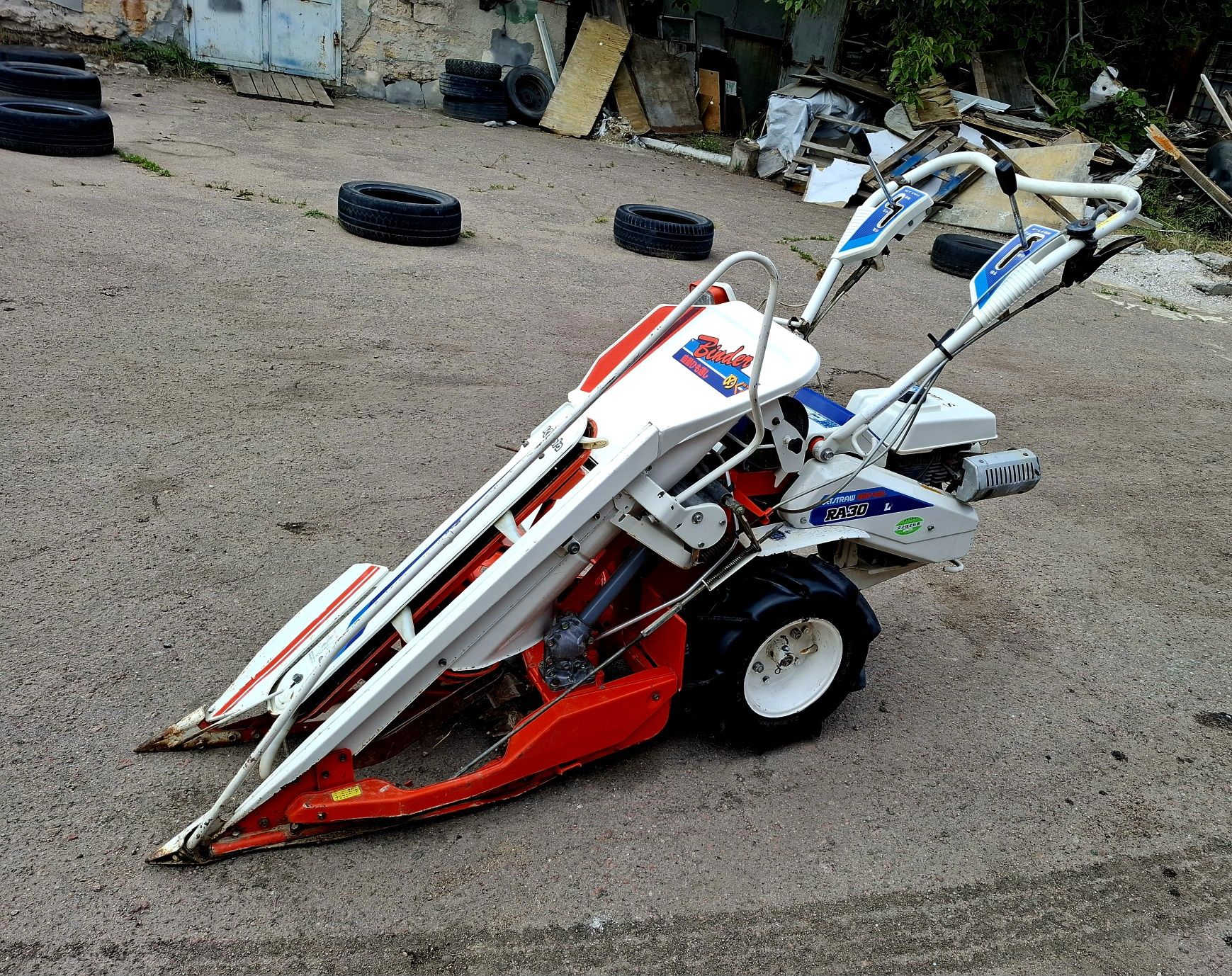 Ручной комбайн Kubota RA30