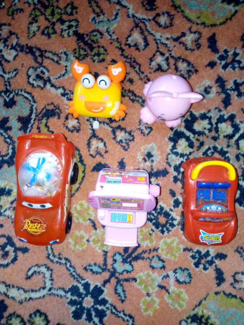 Дитячі іграшки одним лотом.