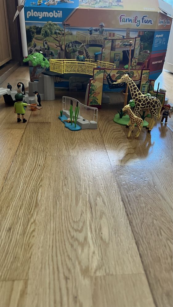 Playmobil Zoo com caixa