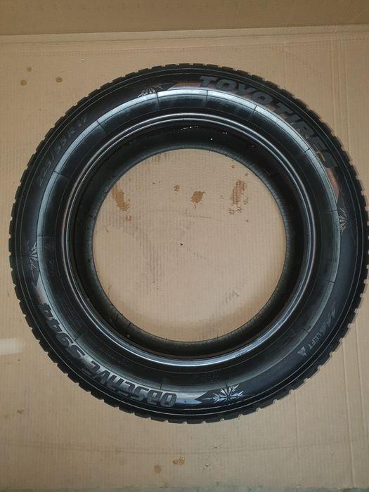 Komplet opon zimowych Toyo 225/55 R17