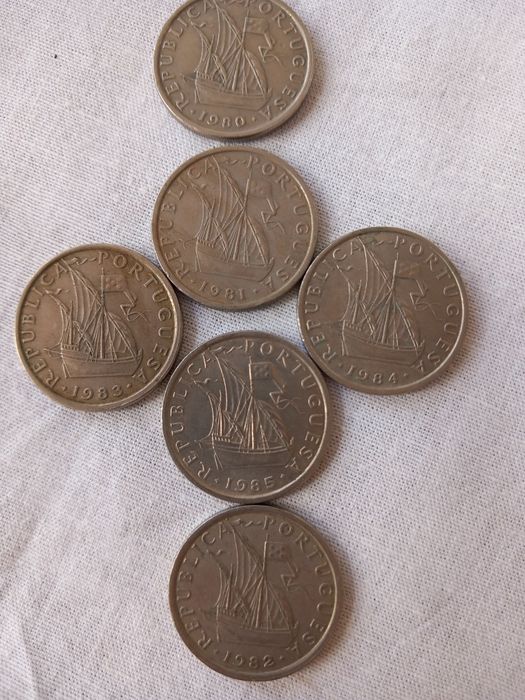 6 moedas de 5escudos em bom estado.de 1980 a 1985.