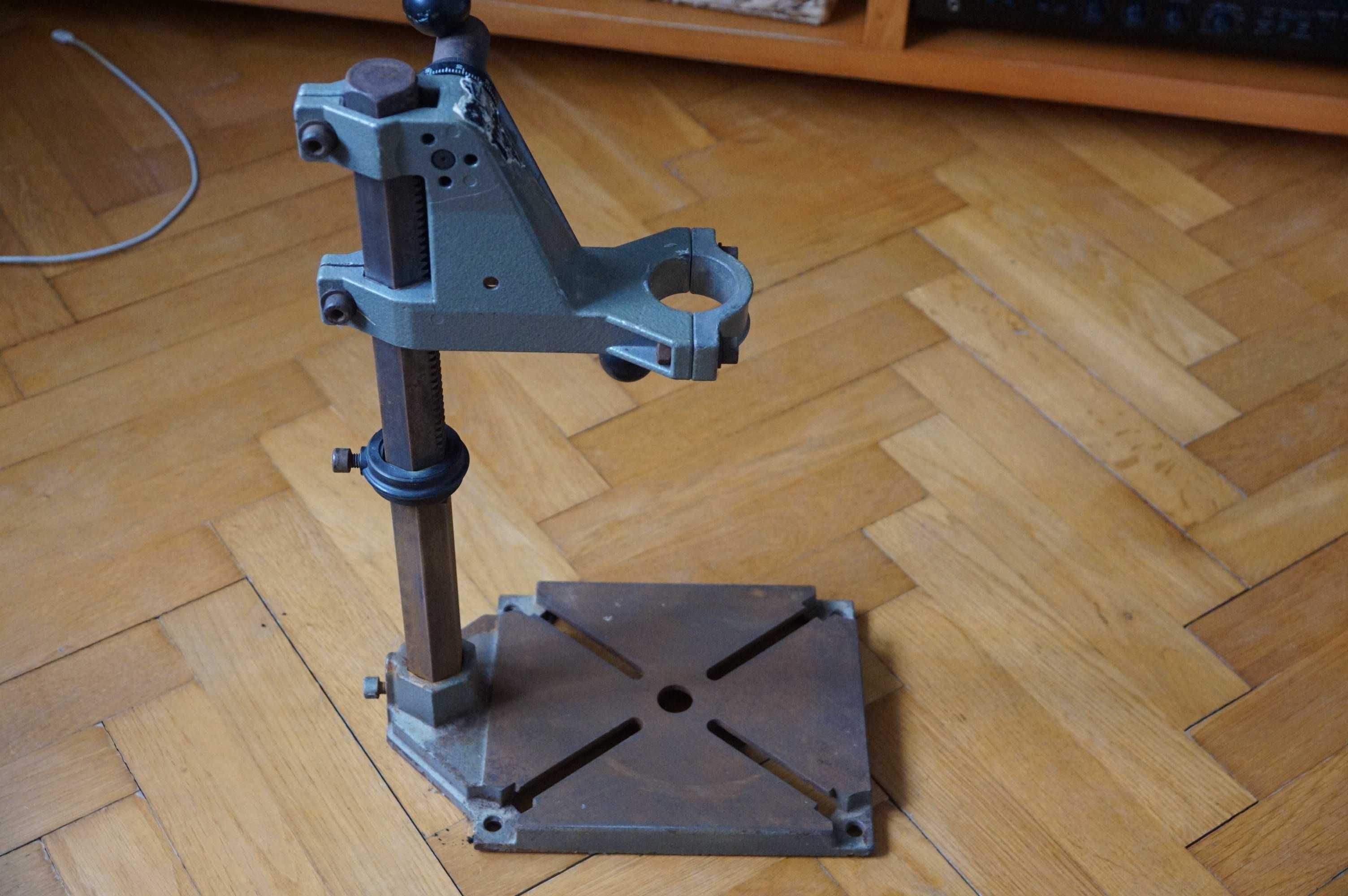 Statyw do wiertarki Wolfcraft.