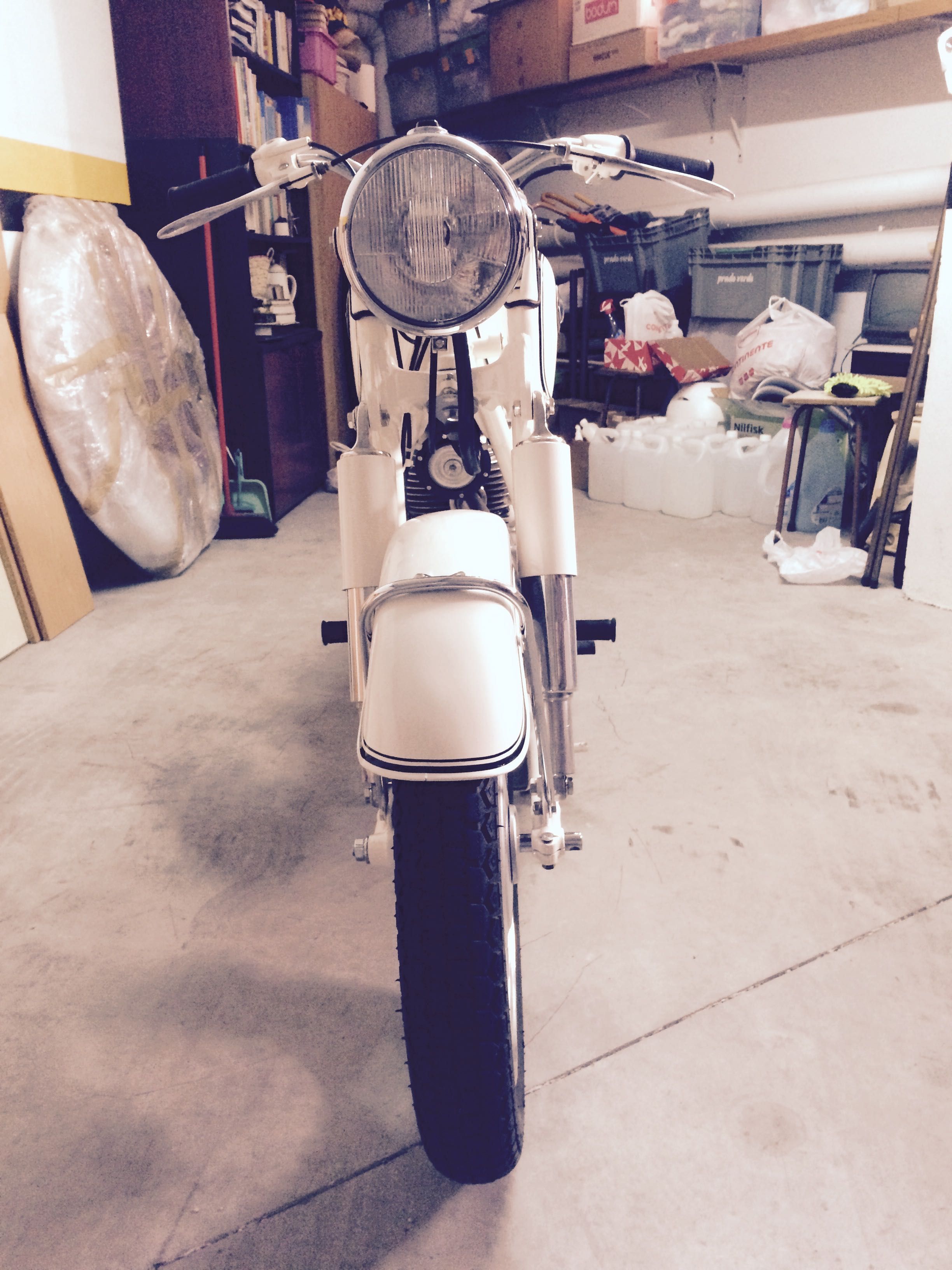 BMW antiga , 66 anos , como nova .