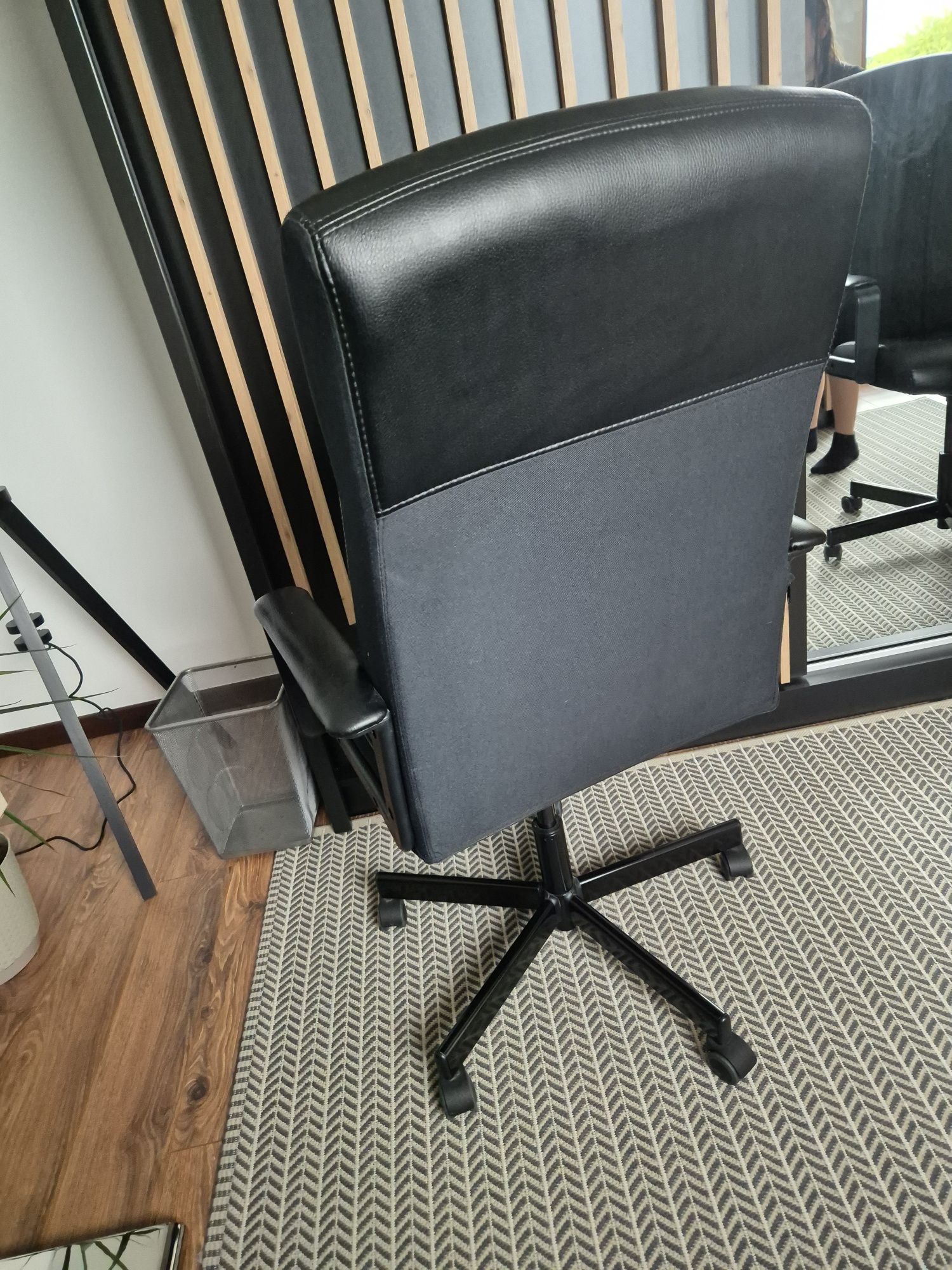 Krzesło obrotowe biurowe Ikea.