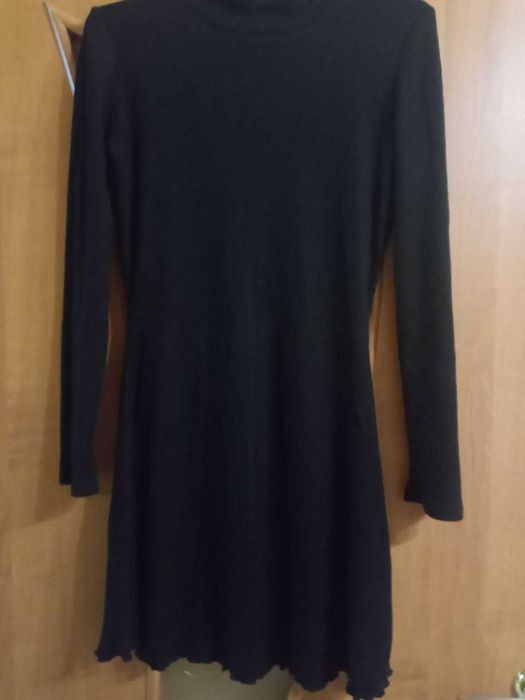 Плаття чорне приталене, дуже приємне на дотик