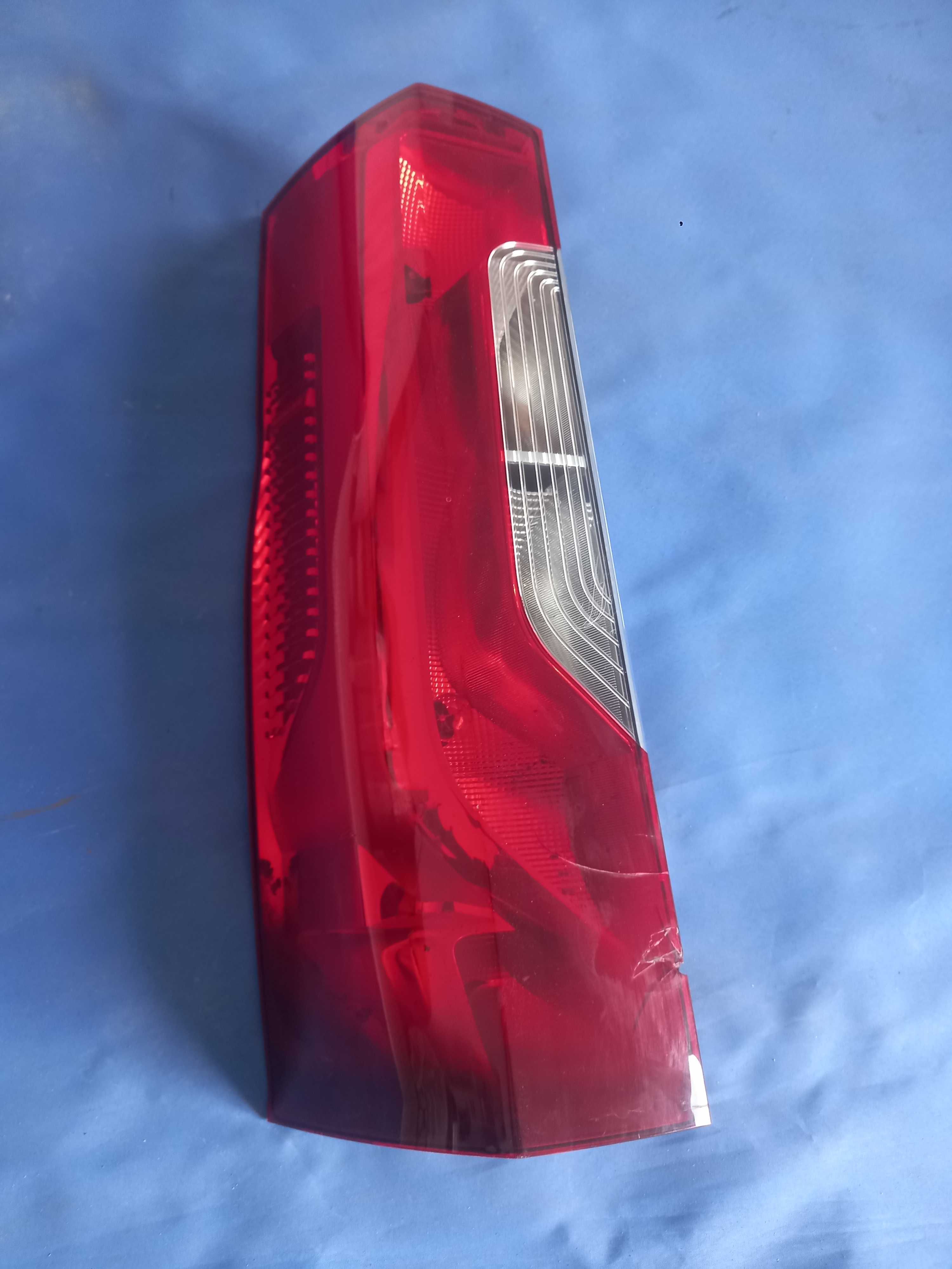 Lampa tyl mercedes w910 sprinter lewa. Uszkodzona