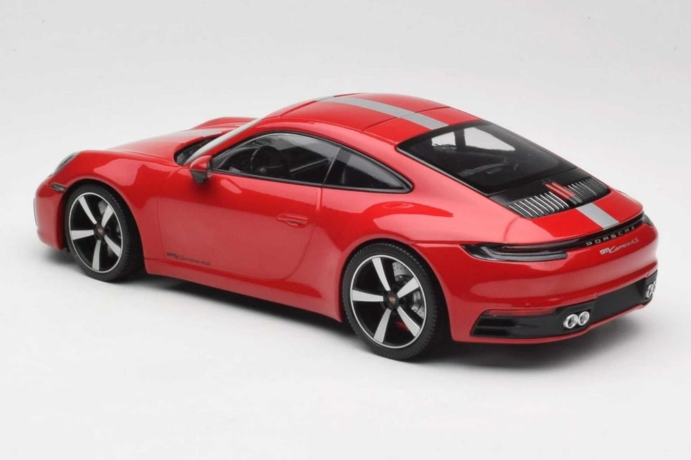 Porsche 911 (992) Carrera 4S Minichamps 1:18  (Carmine Red)