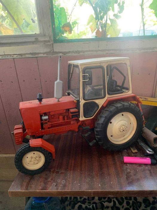 Коллекционная модель трактора ЮМЗ-6А маштабная, металл
