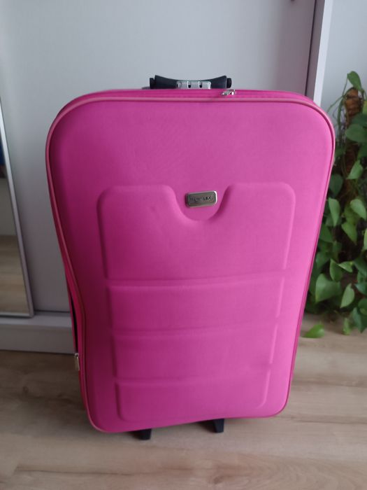 Walizka różowa .