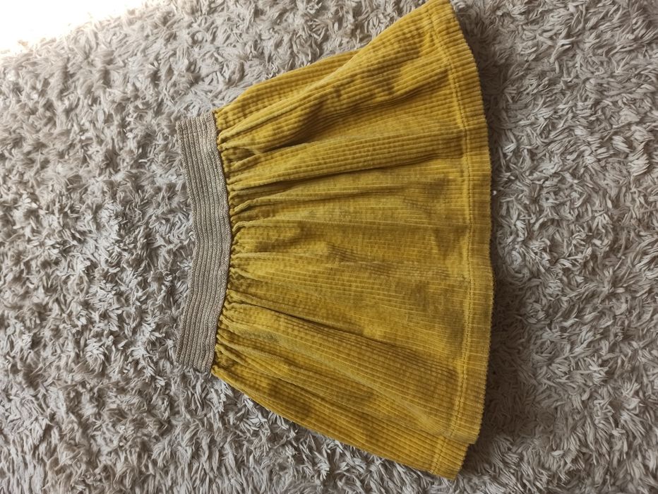 Saia menina Benetton, 4-5 anos, portes incluídos