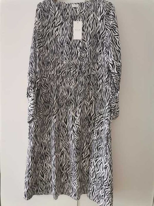 Zebrowa sukienka Vila XXL