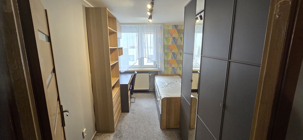 Pokój w 3 pokojowym, klimatyzowanym mieszkaniu, dużo miejsca w szafach