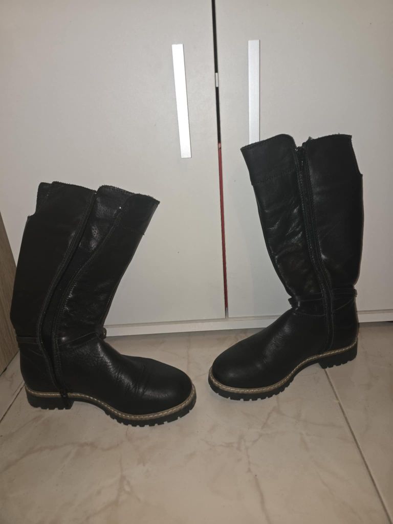 Botas menina em pele
