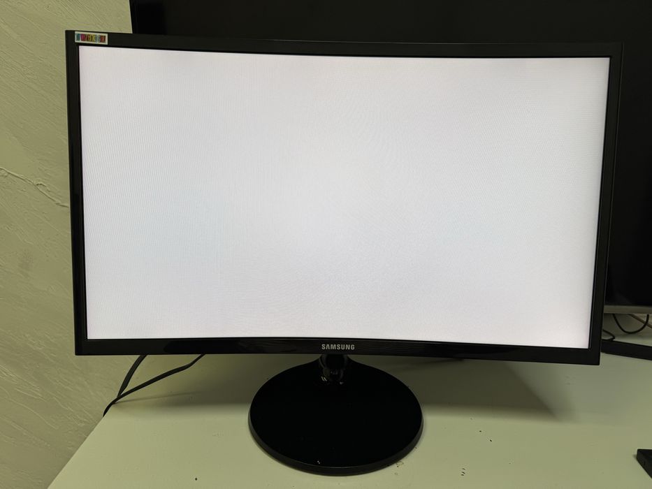 Monitor Samsung CF390 24 cele zakrzywiony wszystko sprawne bez wypaleń