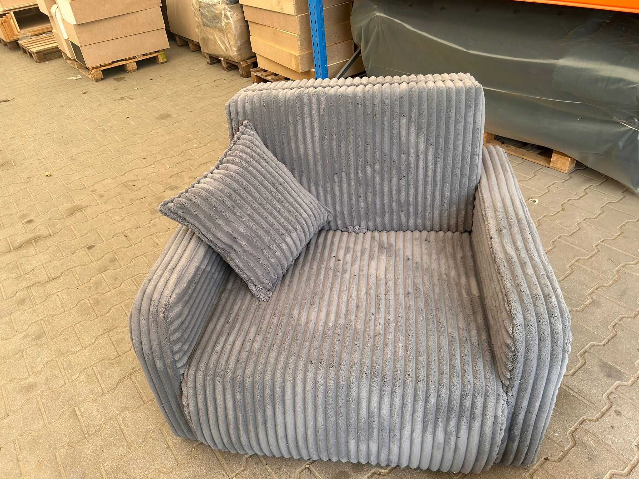 Mika 1 – stylowa i praktyczna sofa, funkcja spania, różne kolory