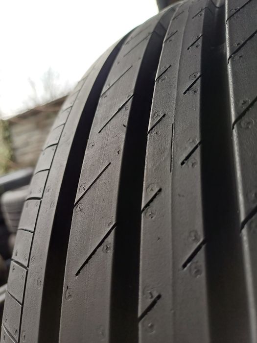 215/50/18 Sprzedam parę opon letnich Goodyear