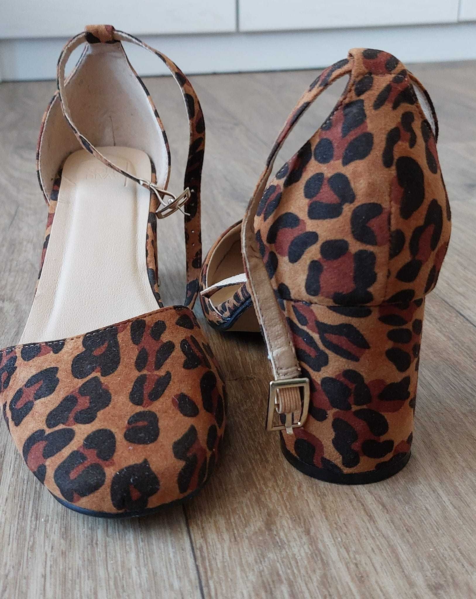 BUTY "PANTERKA" na słupku