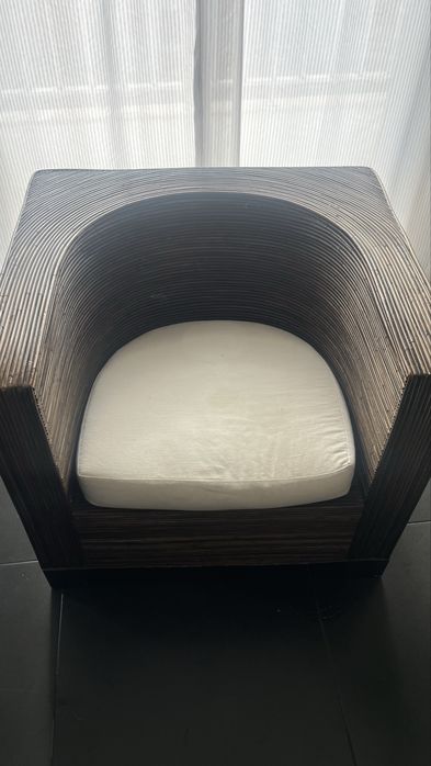 Dois cadeiroes em bom estado