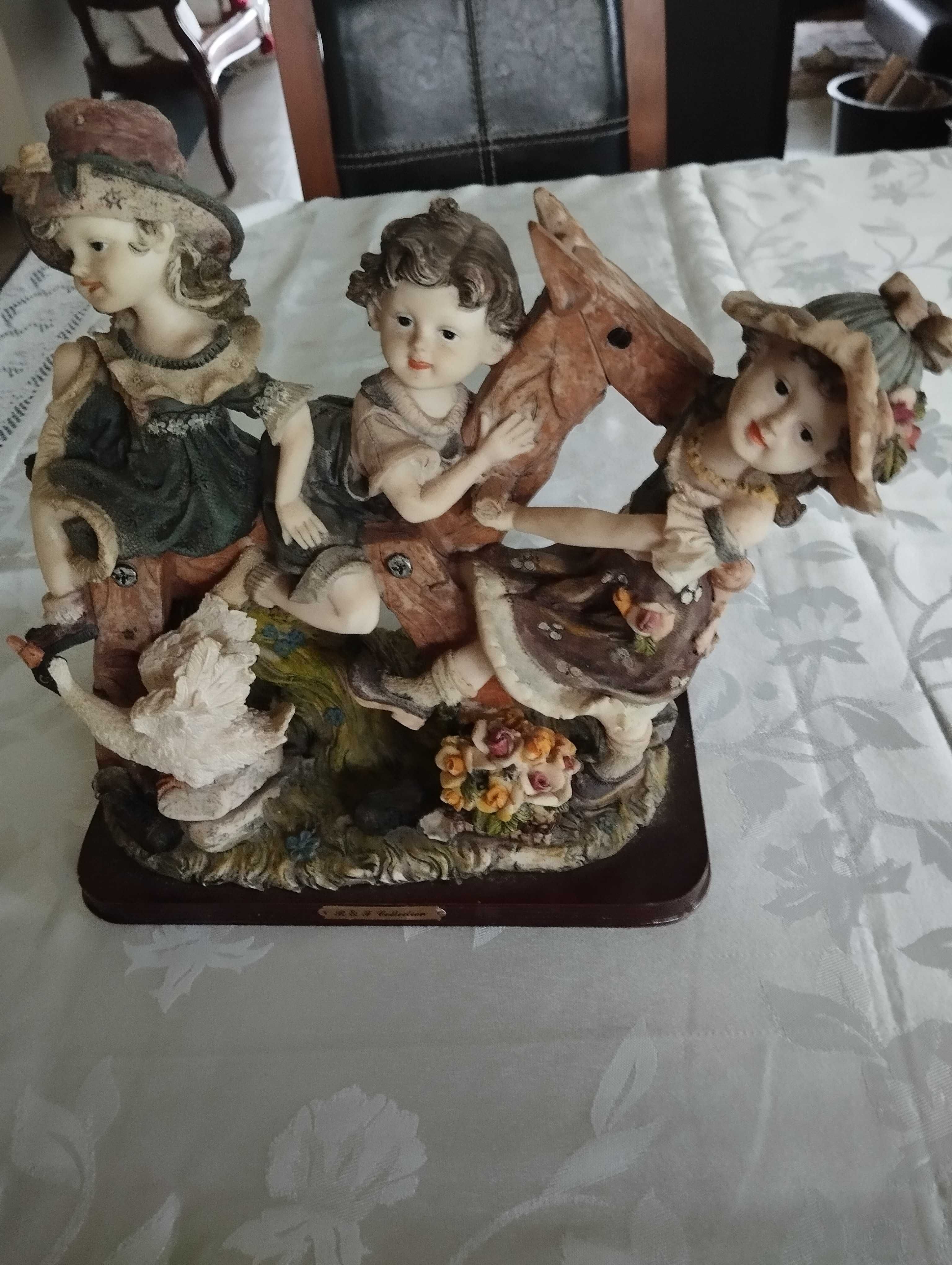 Estatueta em marfinite muito antiga em perfeito estado de conservação