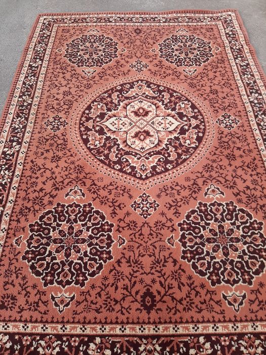 Продам килим 2м х3м