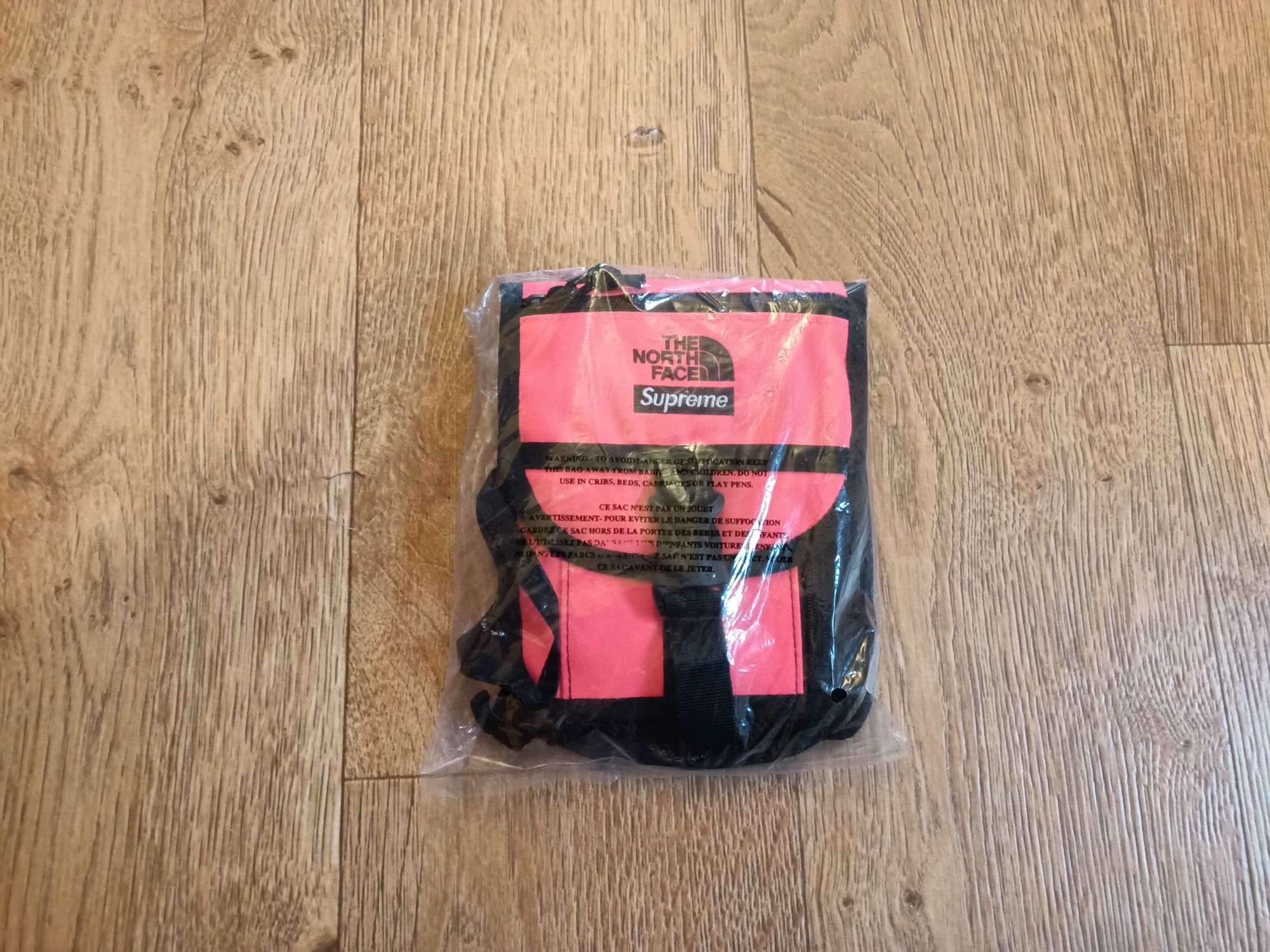 Nerka/szaszetka marki SUPREME x The North Face