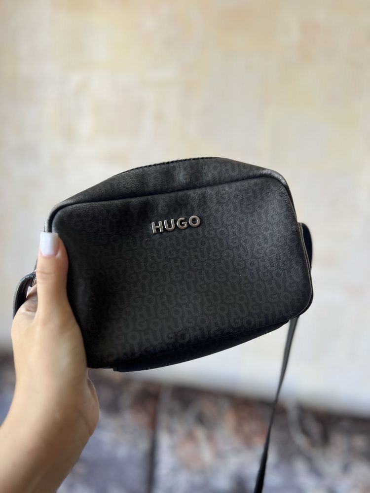 Сумка  бренда HUGO