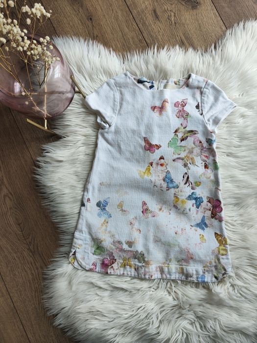 Śliczna sukienka Zara 104