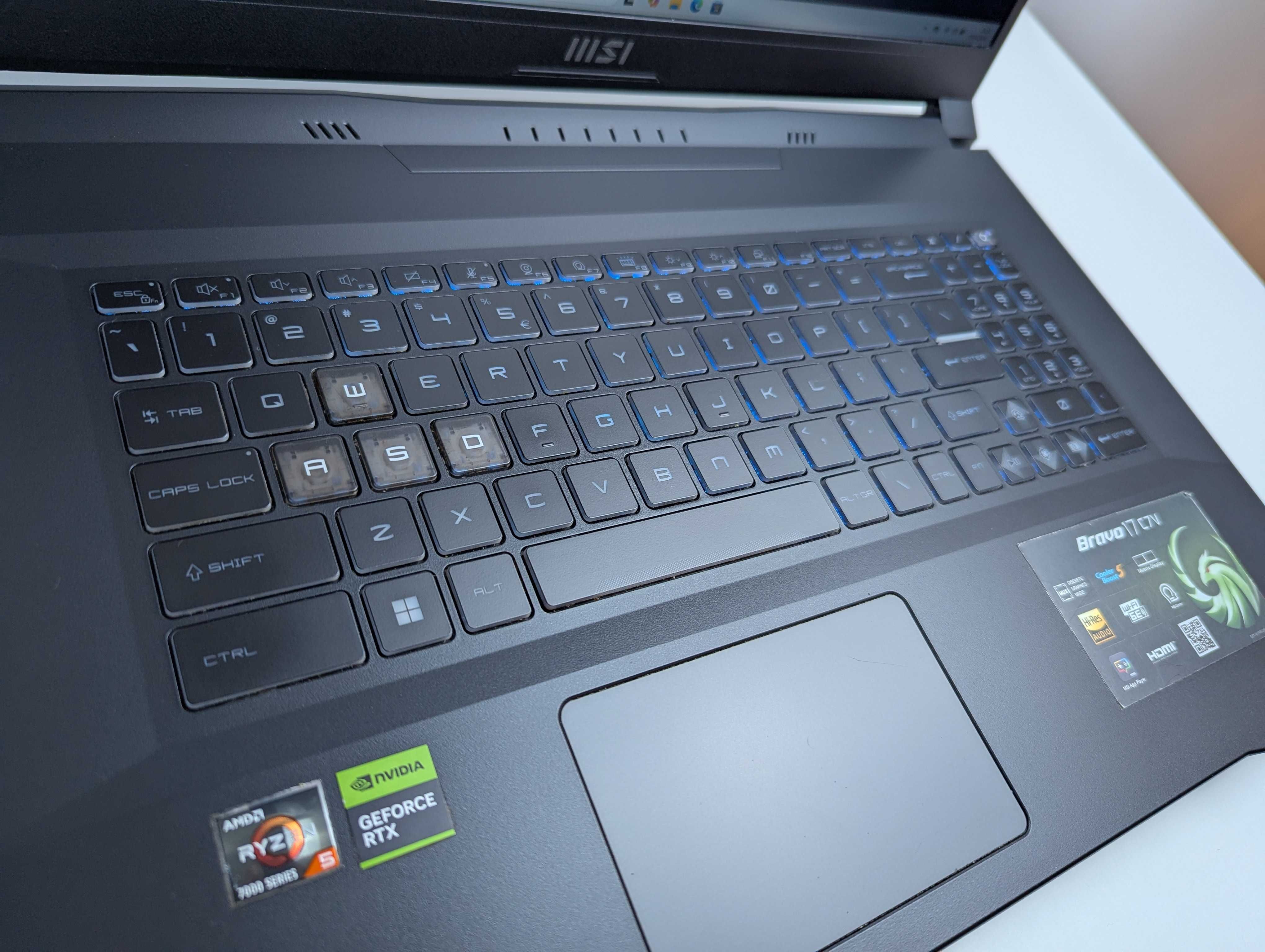 LAPTOP GAMINGOWY MSI Bravo 17" RTX 4050 Ryzen 5 7535H 144hz