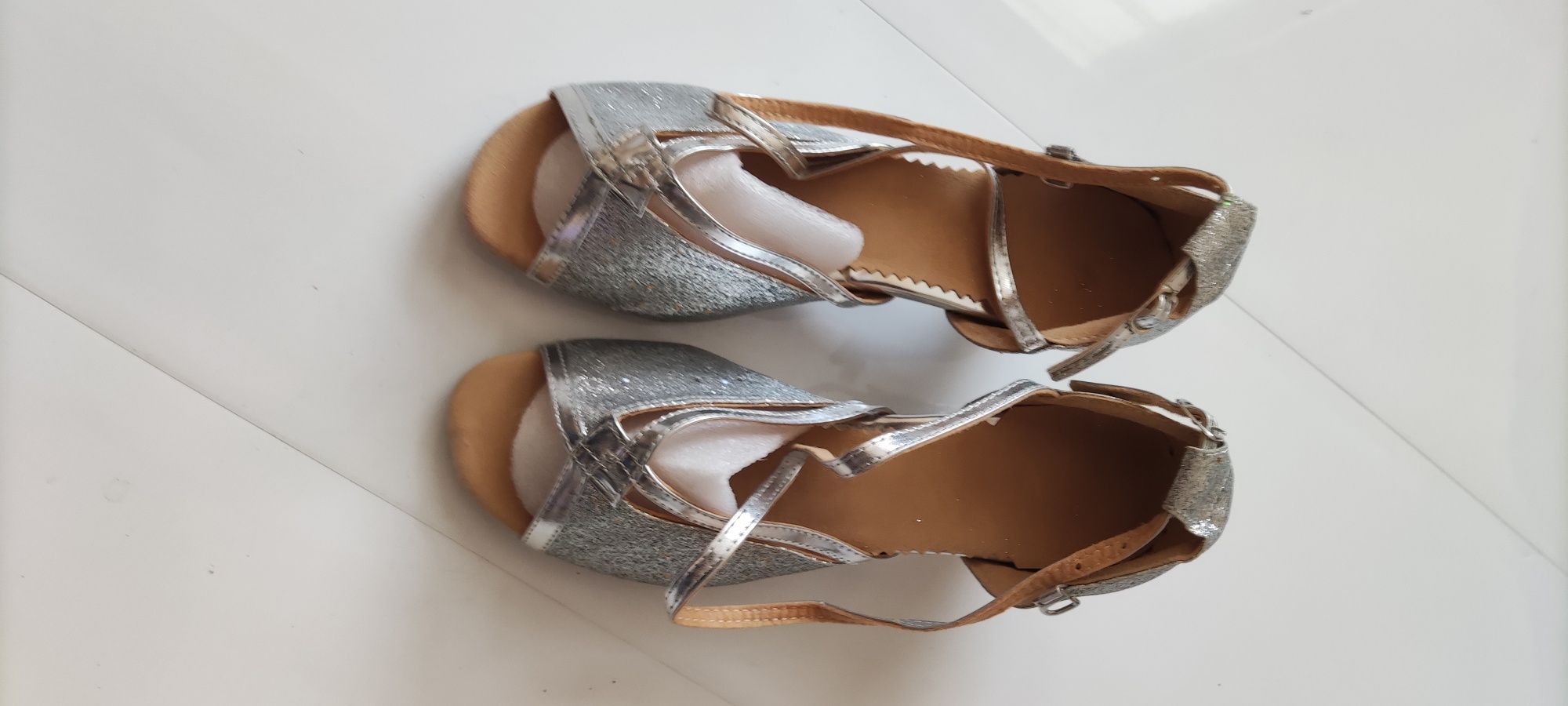 R. 40 nowe buty do tańca srebne wkładka 25 cm