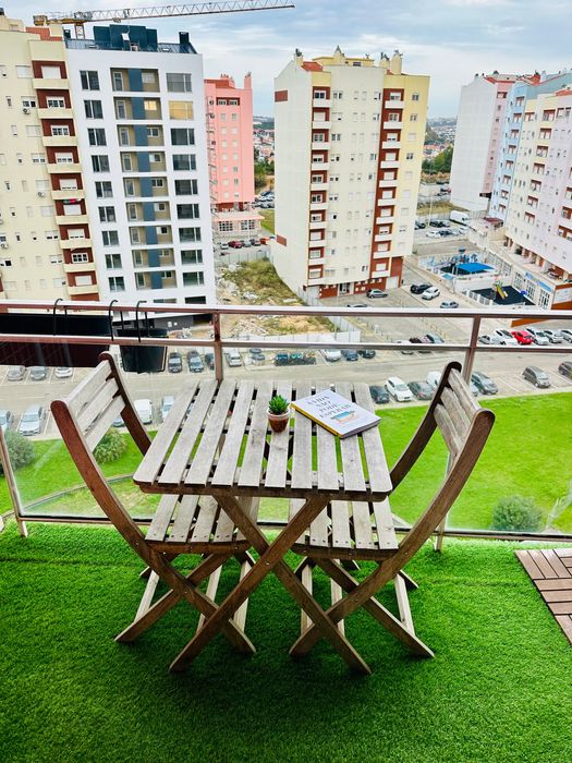 Conjunto de Mesa e 2 Cadeiras em Madeira – Ideal para Varanda/Jardim