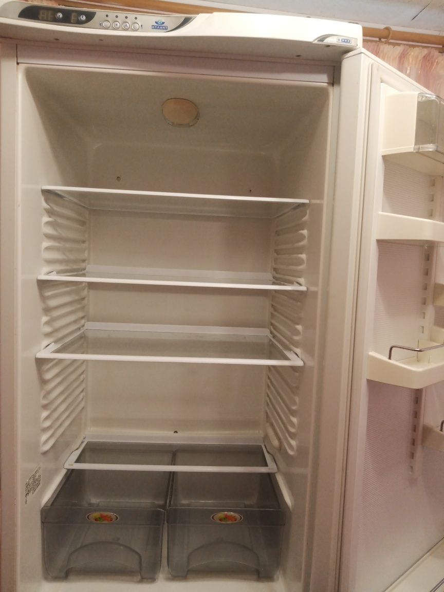 Продам холодильник АТЛАНТ