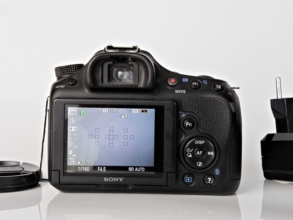 Lustrzanka Sony Alfa A58 + Obiektyw — BŁAGAM, WEŹ JĄ ODE MNIE