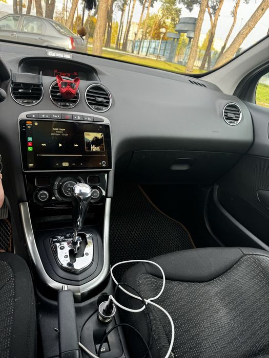 Peugeot 308 2012 року