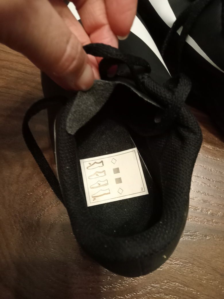 Turfy piłkarskie Nike rozm 35