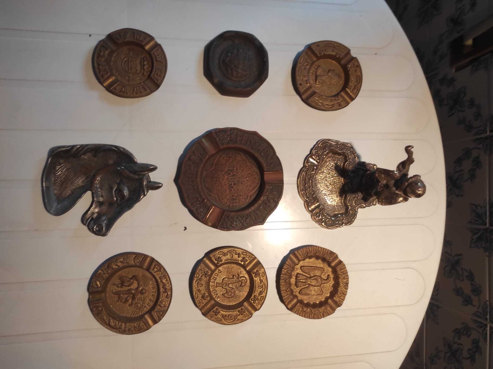 Coleção de 184 Cinzeiros Antigos