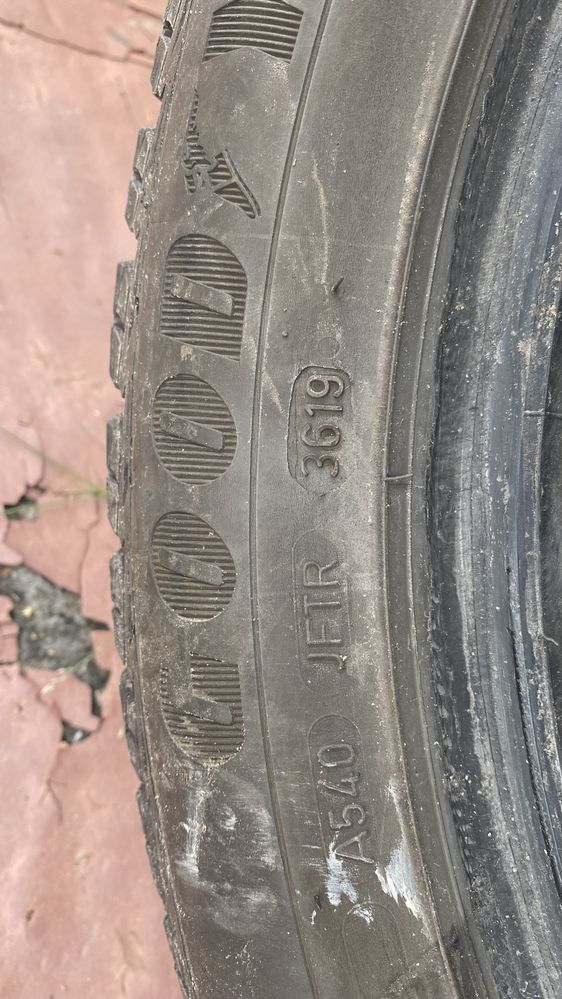 Зимові шини R17 225/50 goodyear ultragrip