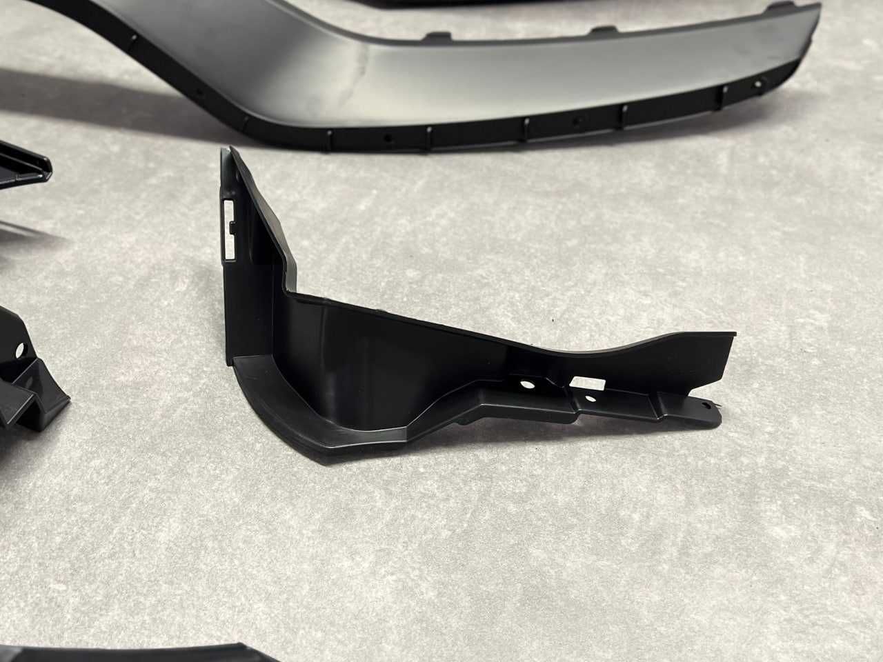 Передній бампер С63 (Black) - Mercedes Benz (C-Class W205/C205) 2019+