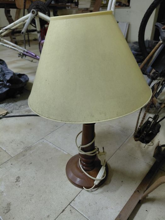 Candeeiro antigo de quarto a funcionar 5€